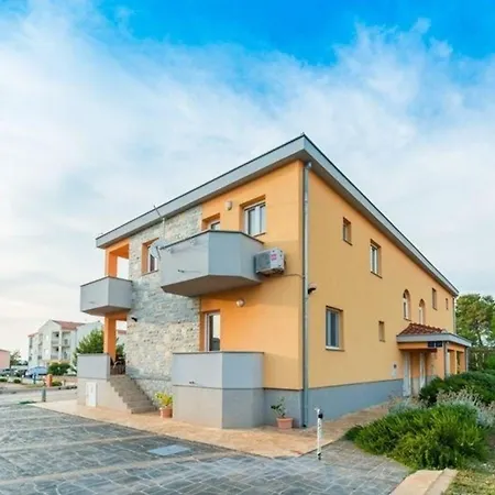 Apartment Ferienwohnung Fuer 4 Personen Ca 32 Qm In Privlaka, Dalmatien Norddalmatien *