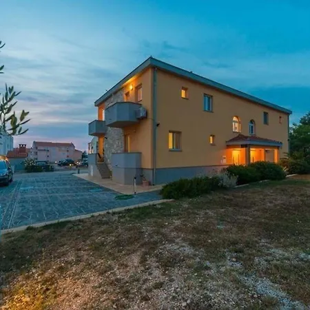 Ferienwohnung Fuer 4 Personen Ca 32 Qm In Privlaka, Dalmatien Norddalmatien Apartment