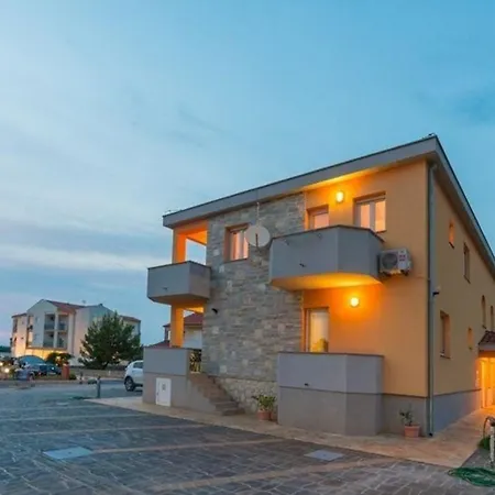 Apartment Ferienwohnung Fuer 4 Personen Ca 32 Qm In Privlaka, Dalmatien Norddalmatien