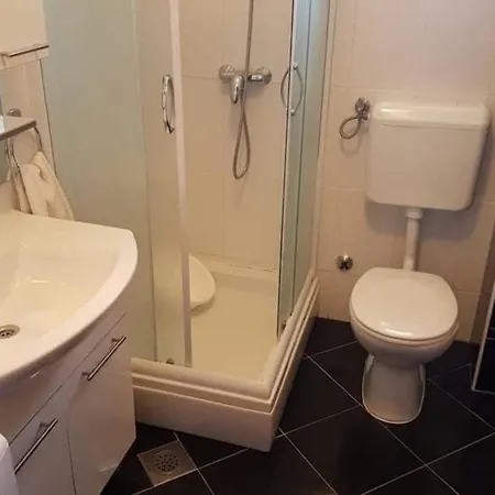 Apartment Ferienwohnung Fuer 4 Personen Ca 32 Qm In Privlaka, Dalmatien Norddalmatien