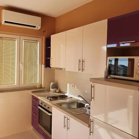 Apartment Ferienwohnung Fuer 4 Personen Ca 32 Qm In Privlaka, Dalmatien Norddalmatien *