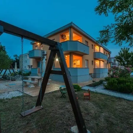 Ferienwohnung Fuer 4 Personen Ca 32 Qm In Privlaka, Dalmatien Norddalmatien *